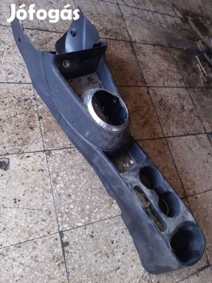 Hyundai i20 Középbox