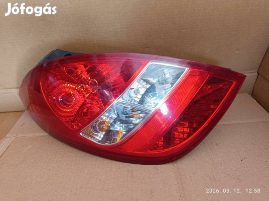 Hyundai i20 hátsó lámpa