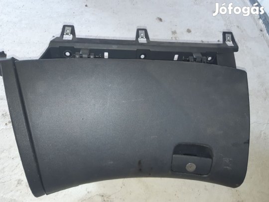 Hyundai i30 Kesztyűtartó