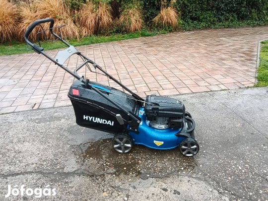 Hyundai önjáros újszerű fűnyíró eladó