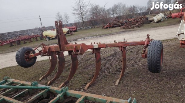 IH 5 késes talajlazító