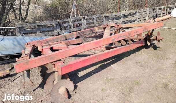 IH 6,3 méteres tárcsa szárnyai