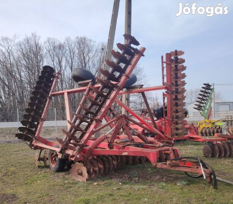 IH 9,8 méteres tárcsa újszerű tárcsalapokkal