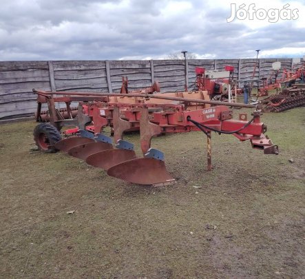 IH Case 4 fejes félfüggesztett ágyeke