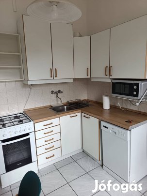 III Kenyeres utcában kis lakás eladó