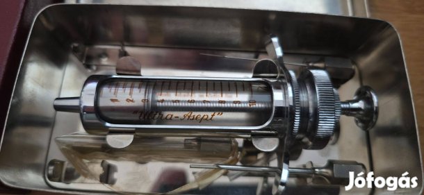 II. Világháborús üvegfecskendő készlet