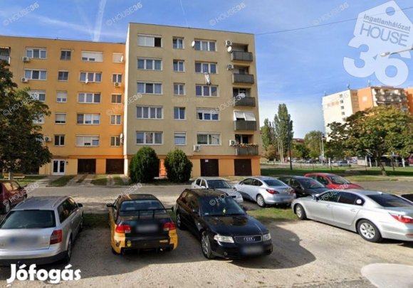 II. emeleti, 2 szobás, erkélyes lakás a Széchenyivárosban!