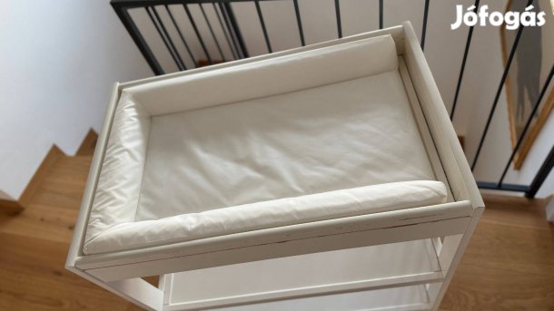 IKEA Gulliver pelenkázóasztal és Vadra pelenkázóalátét