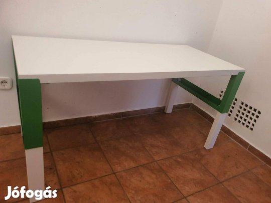 IKEA Gyerek íróasztal méretek: 130 x 60 magassága 66 cm