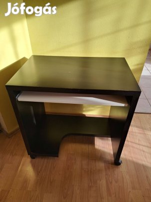 IKEA Mikael mozgatható számítógépes íróasztal kihúzható tálcával