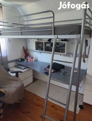 IKEA galériaágy asztallal