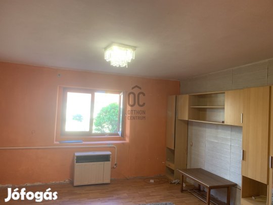 IVÁNCSA KÖZPONTI, NYUGODT UTCÁJÁBAN - KARBANTARTOTT VEGYESFALAZATÚ CSA