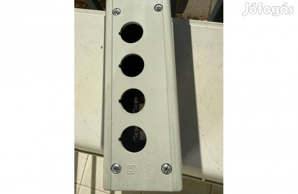 I-K 4 műanyag tokozott