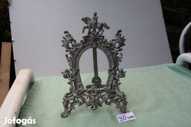 I .világháborús vas fényképtartó 30 cm-es lovasmotivum lovas