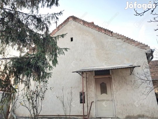 Ideális otthon közel Komárom szívéhez.