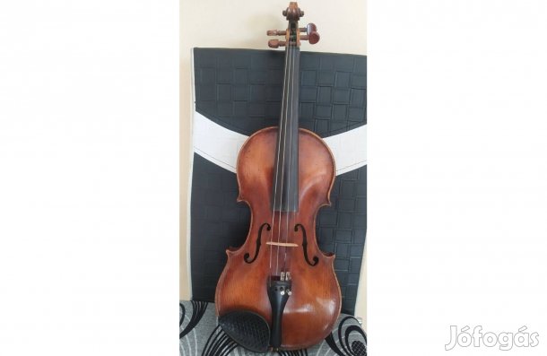 Idős hegedű várja új tulajdonosát