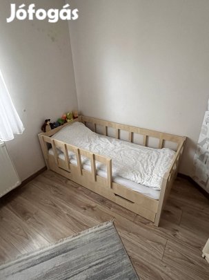 Ifjúsági ágyak eladóak