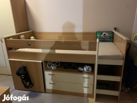 Ifjúsági félemeletes ágy