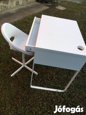 Ifjusági íróasztal forgó székkel 