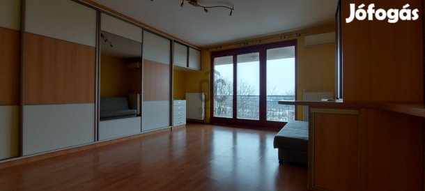 Igazi ritkaság: garzon lakás eladó a Liliomdomb lakóparkban!
