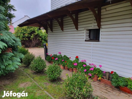 Igényes, azonnal költözhető tégla ház Zsurkon!