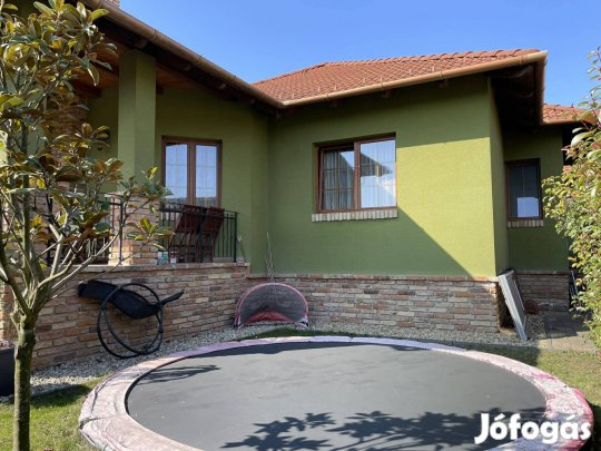 Igényes, egyszintes családi ház eladó Pilisvörösvár kedvelt részén!