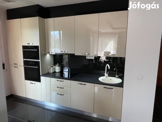 Igényes, modern konyhabútor eladó azonnal beépíthető állapotban