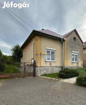 Igényes családi ház nagy telekkel!