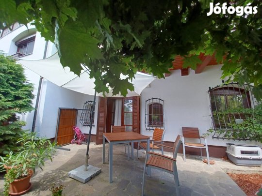 Igényes ház, várja új tulajdonosát Kesztölcön!