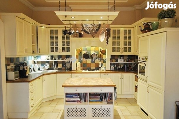 Igényes nappali + 6 szobás családi otthon