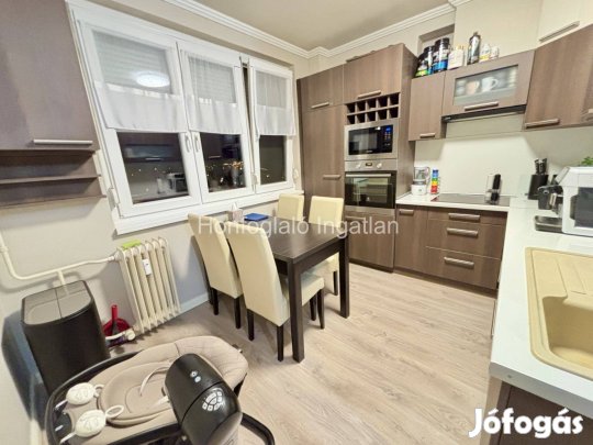 Igényesen felújított 3 szobás lakás, teljes berendezéssel eladó