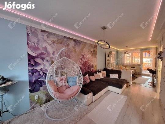 Igényesen felújított 82m2-es sorház kertkapcsolattal Pereces elején