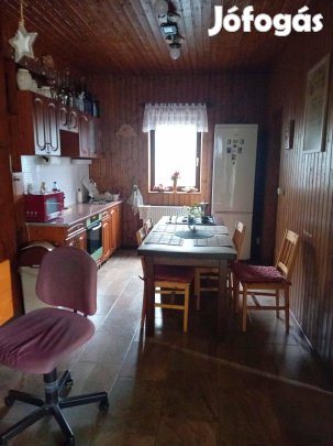 Igényesen felújított családiház Mezőberényben eladó