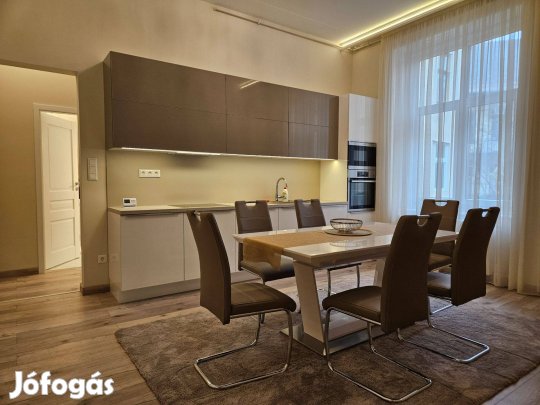 Igényesen felújított nagypolgári lakás a Villányi úton