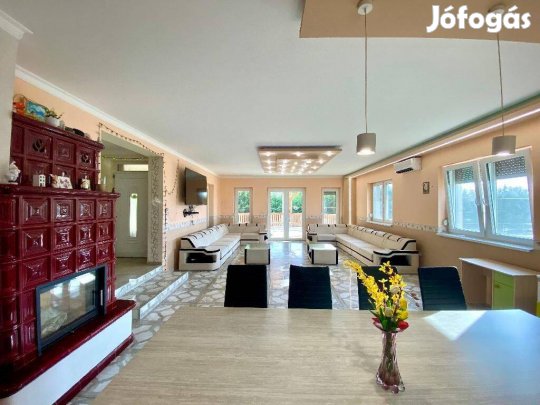 Igényesen megépitett családi ház eladó Kecskemét külterületén!