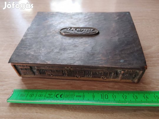 Ikarus eredeti fém doboz oldalán buszokkal