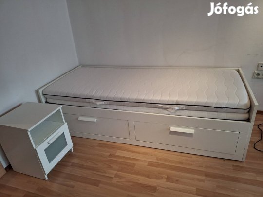Ikea Brimnes ágy  és éjjeli szekrény 