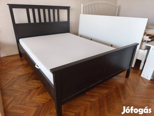 Ikea Hemnes fenyő fekete-barna színű 140*200-as ágy matraccal együtt