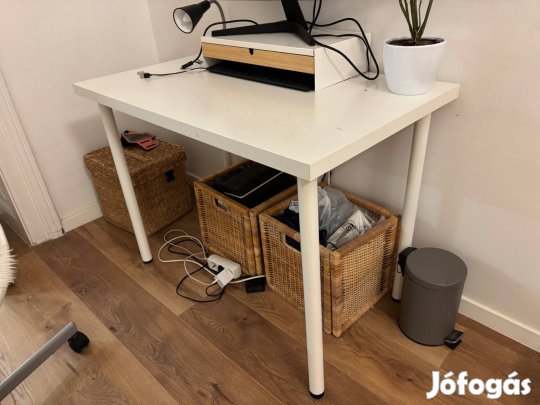Ikea fehér asztal, 4 fehér asztallábbal