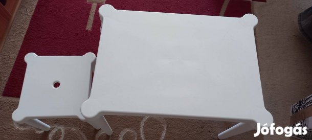 Ikea gyerekasztal egy székkel