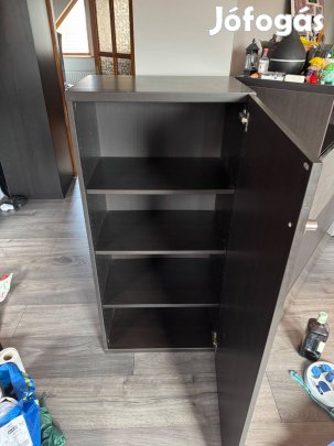 Ikeás fekete szekrény