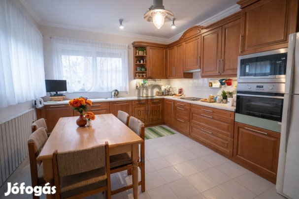 Ikerház eladó Debrecen egyik legkeresettebb városrészében, a Vargakert