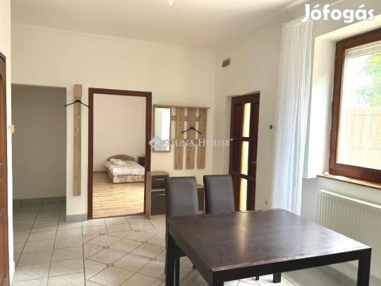 Ikerház eladó a Vargakertben