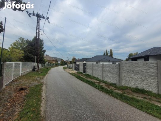 Ikerházak Bicske szívében - csend, kényelem, korszerű otthon