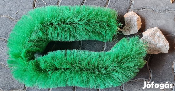 Ikráztató kefe kerti tóba