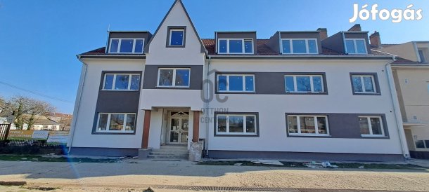 Ilyen egy ideális kis lakás Makón