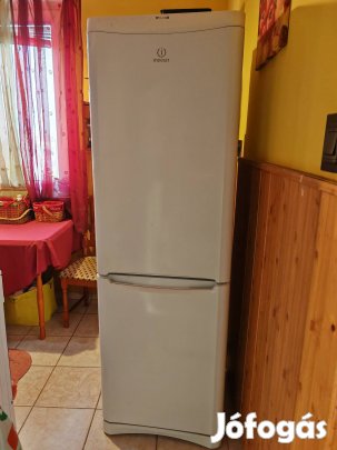 Indesit A++ kombinált hűtőszekrény