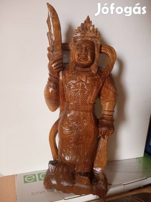 Indonéz harcos fa szobor 