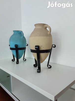 Indonéz vázák szobrok bútorok 