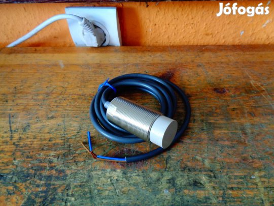 Induktív érzékelő szenzor új Omron ( 6153 )